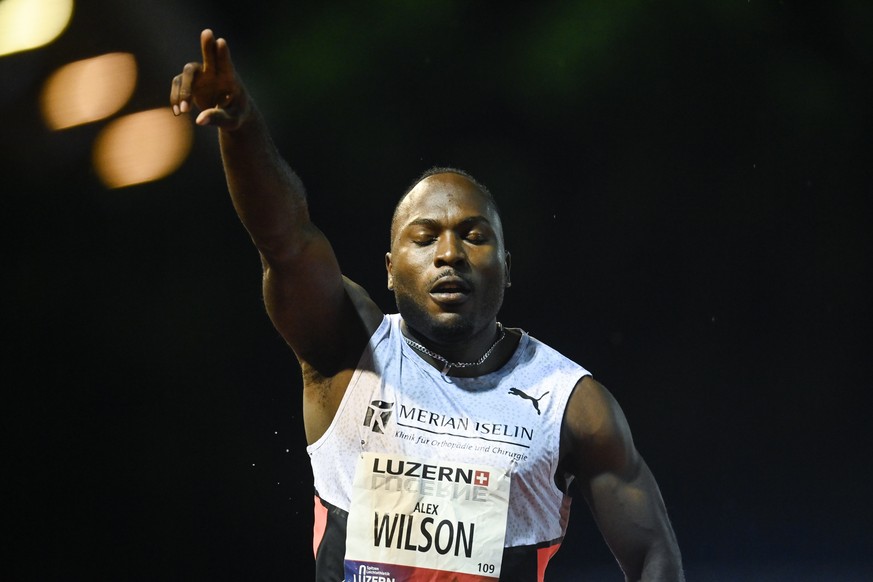 epa09312163 Alex Wilson of Switzerland celebrates winning the Men&#039;s 200 m race at the International Athletics Meeting in Lucerne, Switzerland, 29 June 2021. EPA/GIAN EHRENZELLER