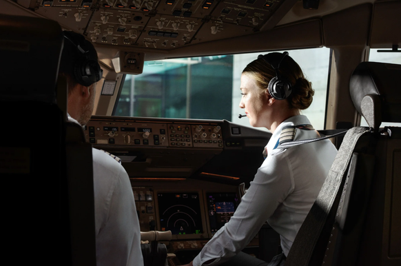 Noch immer selten anzutreffen: Eine Frau im Swiss-Cockpit.