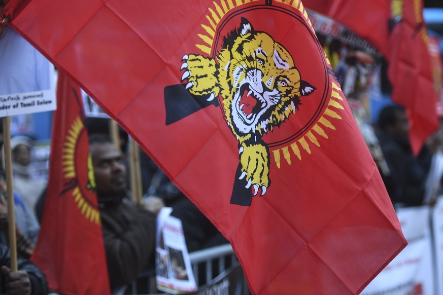 epa06425248 Supporters of the Liberation Tigers of Tamil Eelam protest during the first day of a process against 13 presumably accused sympathizers of the Tamil Tigers on the Piazza della Foca in Bell ...