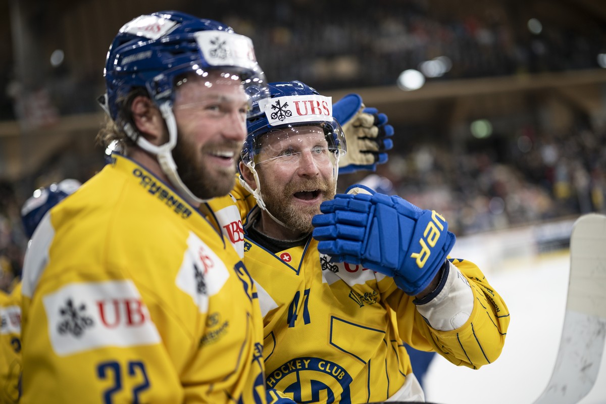 epa12618513 Davos' Brendan Lemieux and Leo Komarov (R) celebrate after qualifying for the finals during the semifinals game between HC Fribourg-Gotteron and HC Davos of Switzerland at the 97th Sp ...