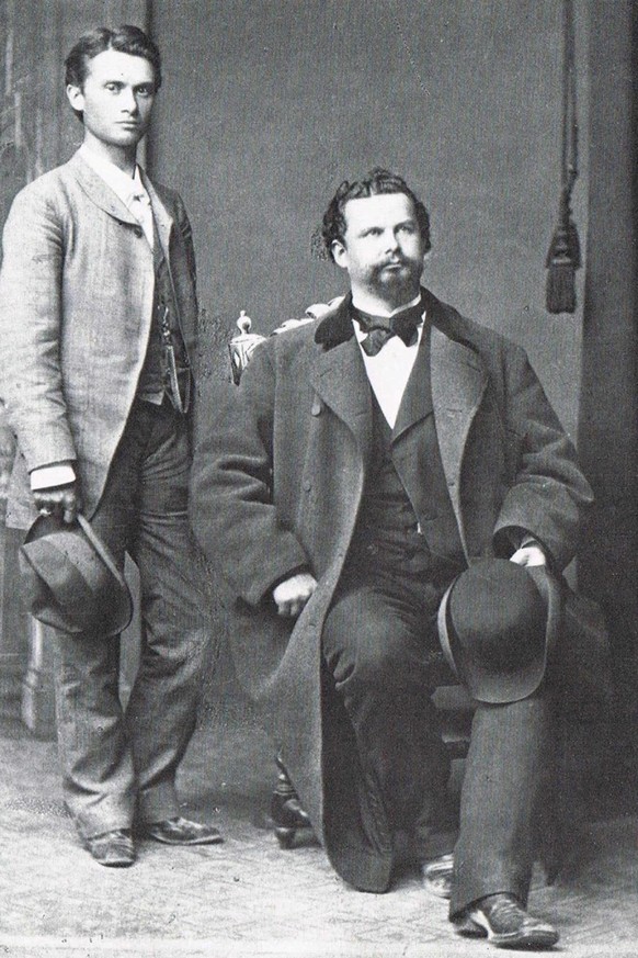 Seine Begeisterung für Friedrich Schillers Wilhelm Tell führt König Ludwig II. von Bayern 1865 und 1881 inkognito in die Zentralschweiz. Ein Besuch im Fotoatelier in Luzern bildet den Abschluss der Re ...