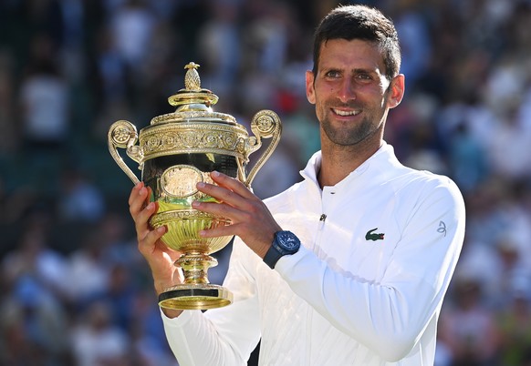 epa10064041 Novak Djokovic of Serbia poses with the trophy after winning the men&#039;s final match against Nick Kyrgios of Australia at the Wimbledon Championships, in Wimbledon, Britain, 10 July 202 ...