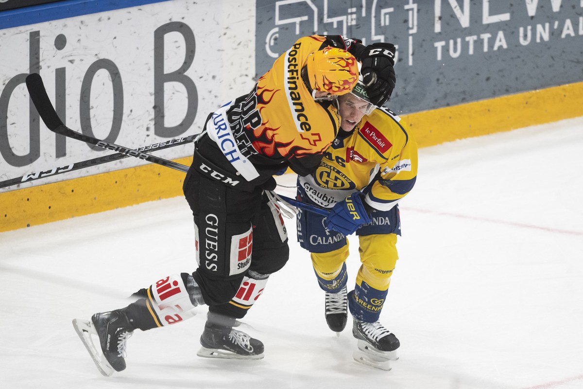 From left, Lugano's player Calvin Thuerkauf and Davos's player Matej Stransky, during the preliminary round game of National League A (NLA) Swiss Championship 2023/24 between, HC Lugano agai ...
