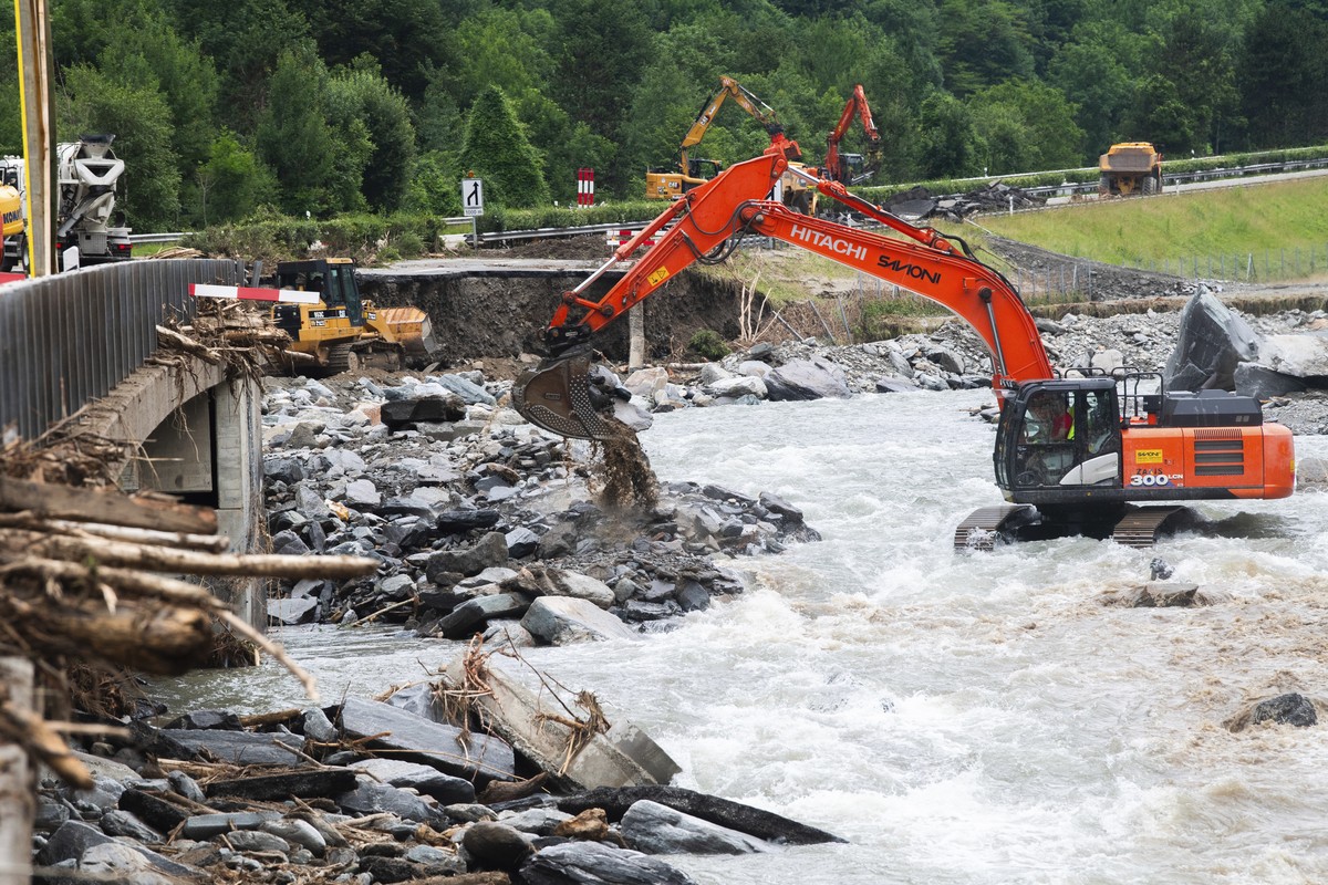 Repair works of the A13 construction site after the storm in Lostallo, southern Switzerland on Wednesday, June 26, 2024. Massive thunderstorms and rainfall led to a flooding situation with large-scale ...