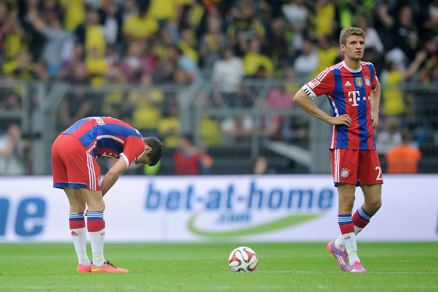 Robert Lewandowski (l.) und Thomas Müller sind enttäuscht.