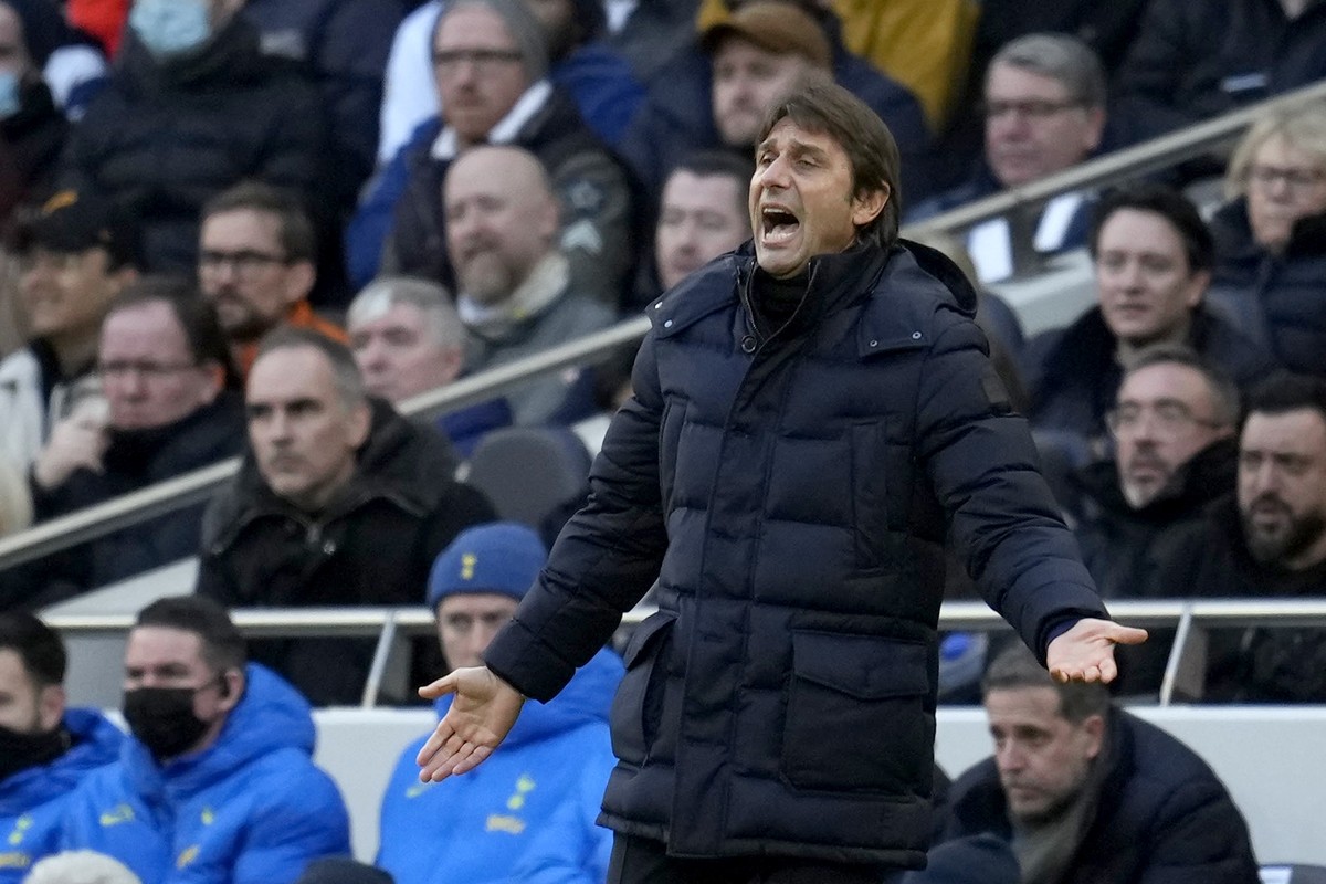 Tottenham's head coach Antonio Conte shouts during the English FA Cup third round soccer match between Tottenham Hotspur and Morecambe at the Tottenham Hotspur Stadium in London, Sunday, Jan. 9,  ...