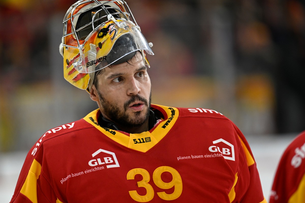 Tigers Goalie Luca Boltshauser, beim Eishockey-Qualifikationsspiel der National League, zwischen den SCL Tigers und dem HC Ambri-Piotta, am Freitag, 14. Februar 2025, in der Emmental Versicherung Aren ...