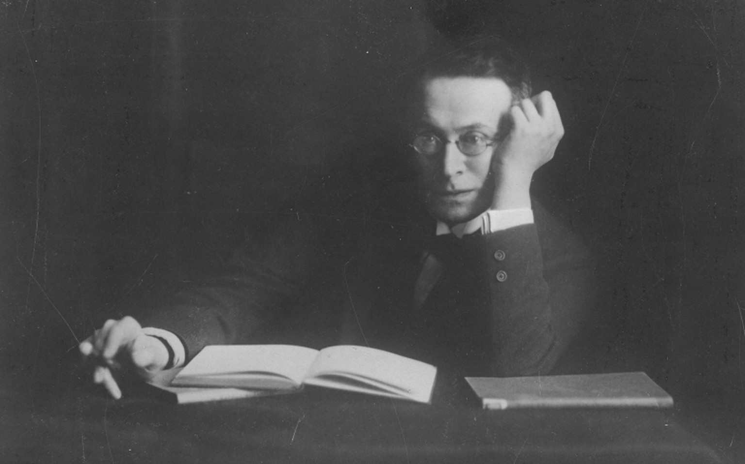 Der österreichische Schriftsteller Karl Kraus (1874–1936) sagte einmal: «Mit Leuten, die das Wort ‹effektiv› gebrauchen, verkehre ich nicht.» Allein daran erkennt man schon sein Genie. (Und daran, das ...