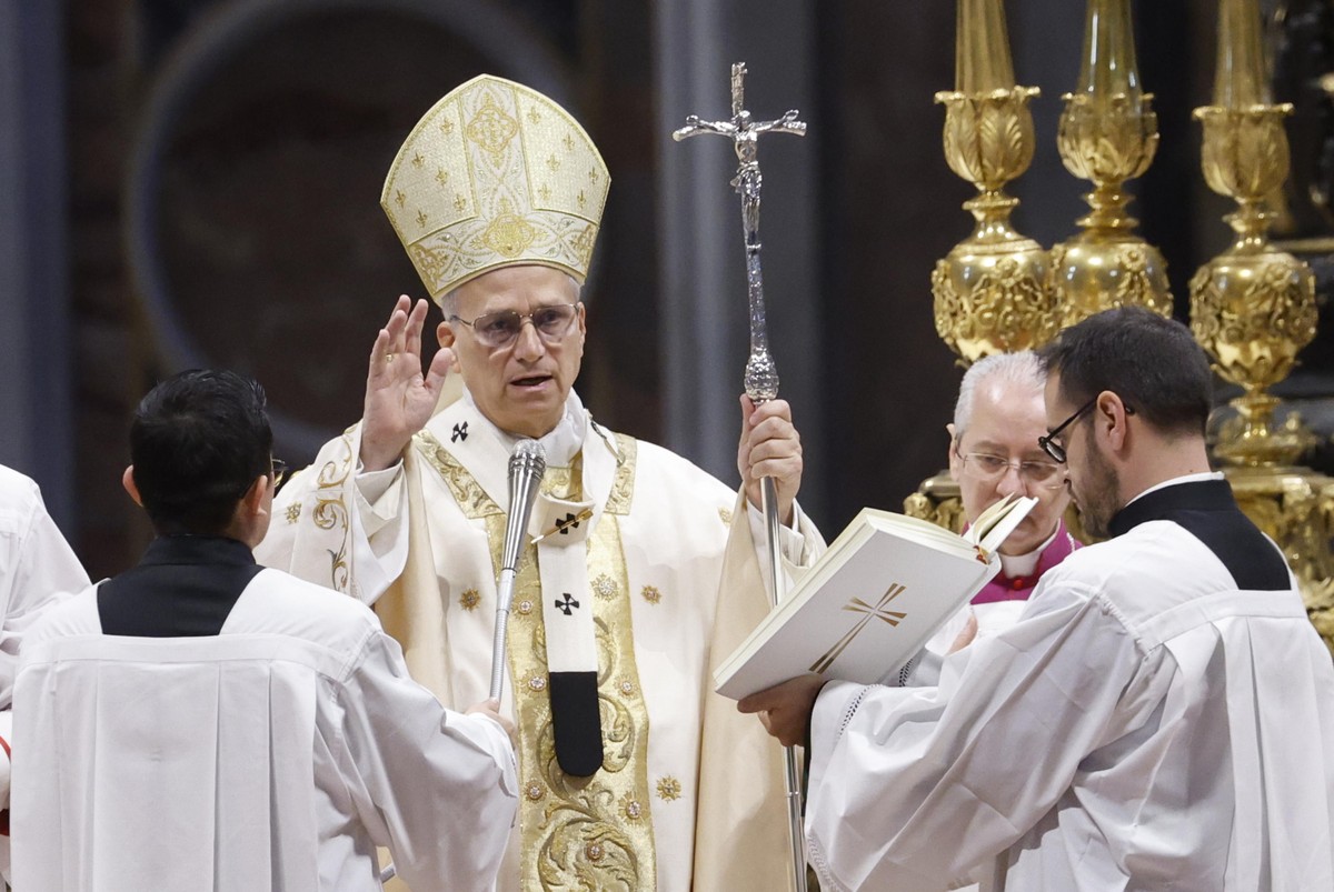 epa12865753 Pope Leo XIV (C) leads a Chrism Mass inside St. Peter's Basilica at the Vatican, 02 April 2026. During the Mass, the Pontiff blesses a token amount of oil that will be used to adminis ...