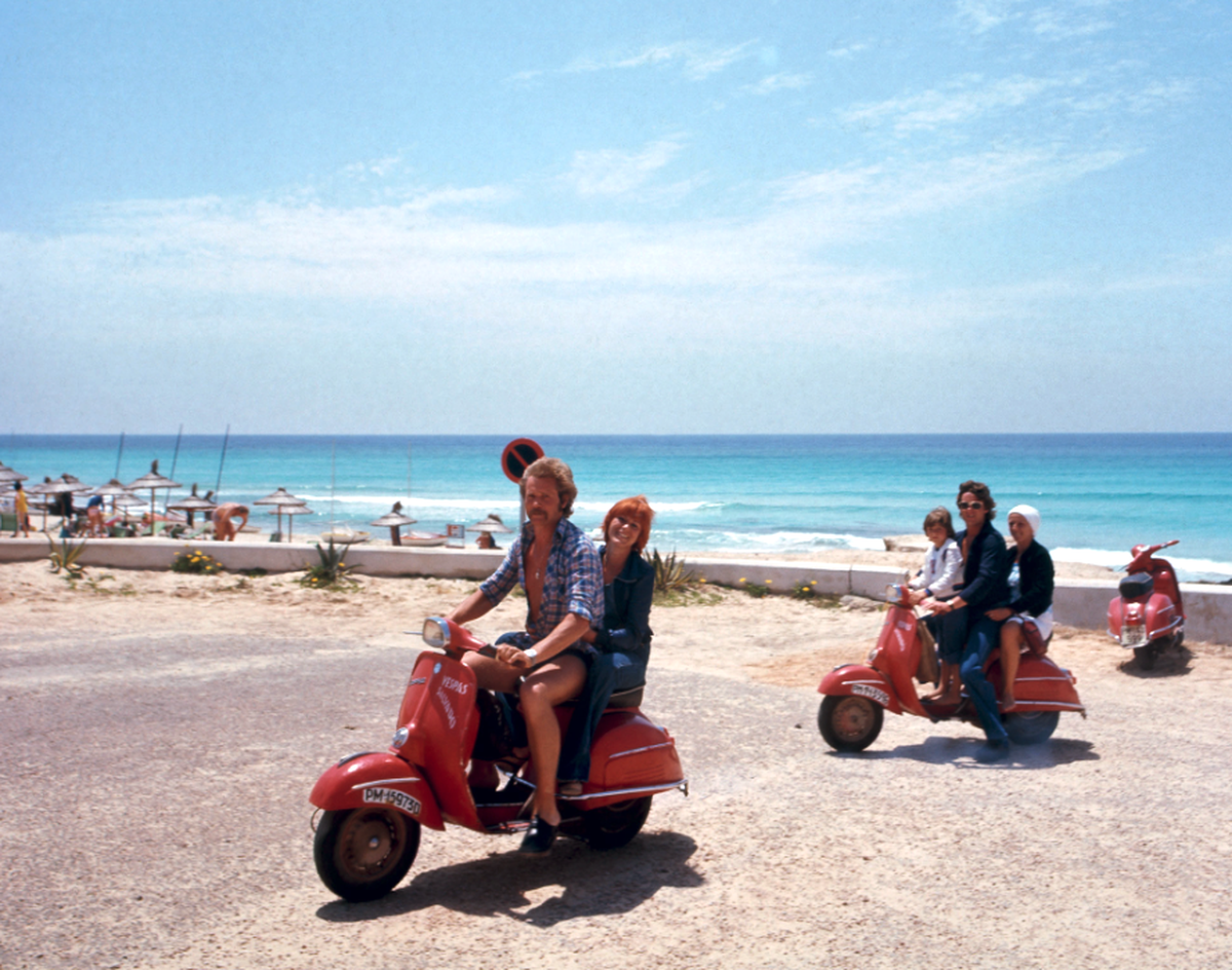 "Walter Rudolph – Ibiza 1976"

https://agonyecstasygallery.com/products/walter-rudolph-ibiza-1976
