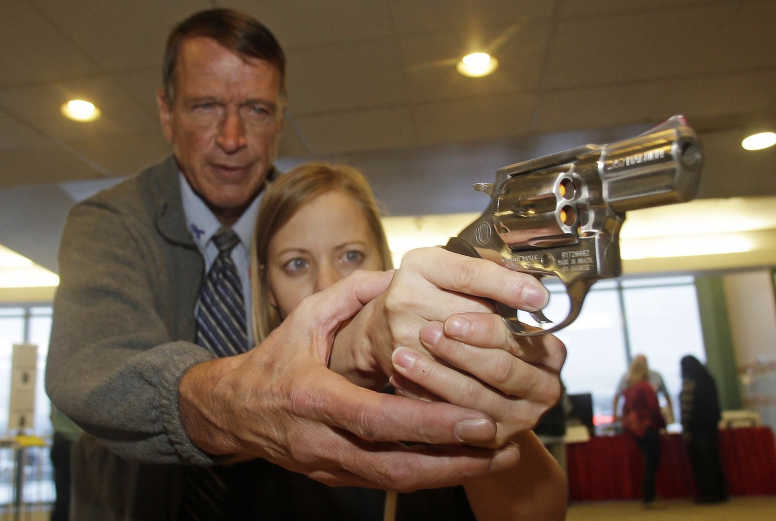 Eine Grundschul-Lehrerin in Utah wird an der Waffe ausgebildet – ein Trend, der sorgenvoll beobachtet wird