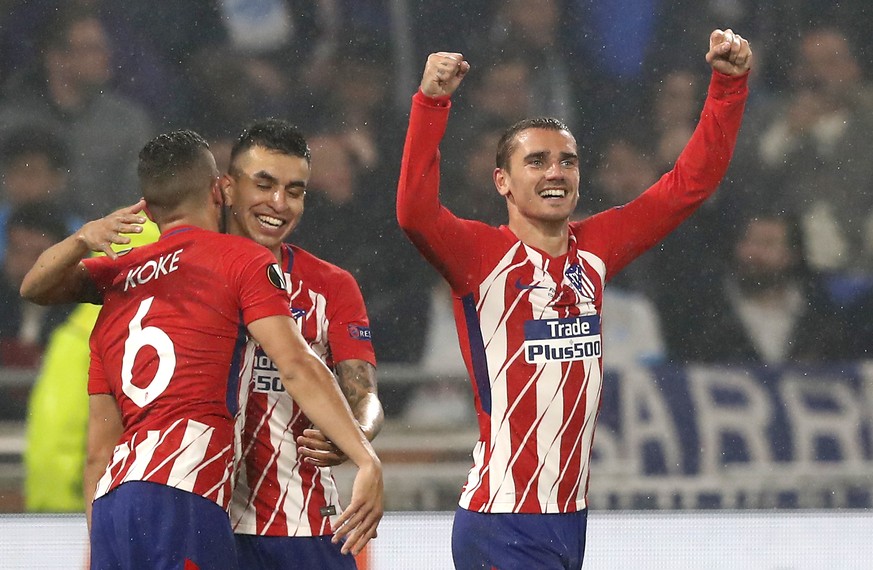 epa06742819 Atletico Madrid&#039;s Antoine Griezmann (R) celebrates scoring the 2-0 lead during the UEFA Europa League final between Olympique Marseille and Atletico Madrid in Lyon, France, 16 May 201 ...