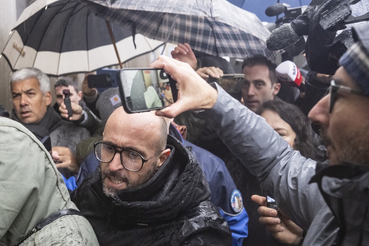 KEYPIX - The owner of "Le Constellation" bar in Crans-Montana, Jacques Moretti of France is surrounded by family members of victims and media, ahead of the hearing before the public prosecut ...