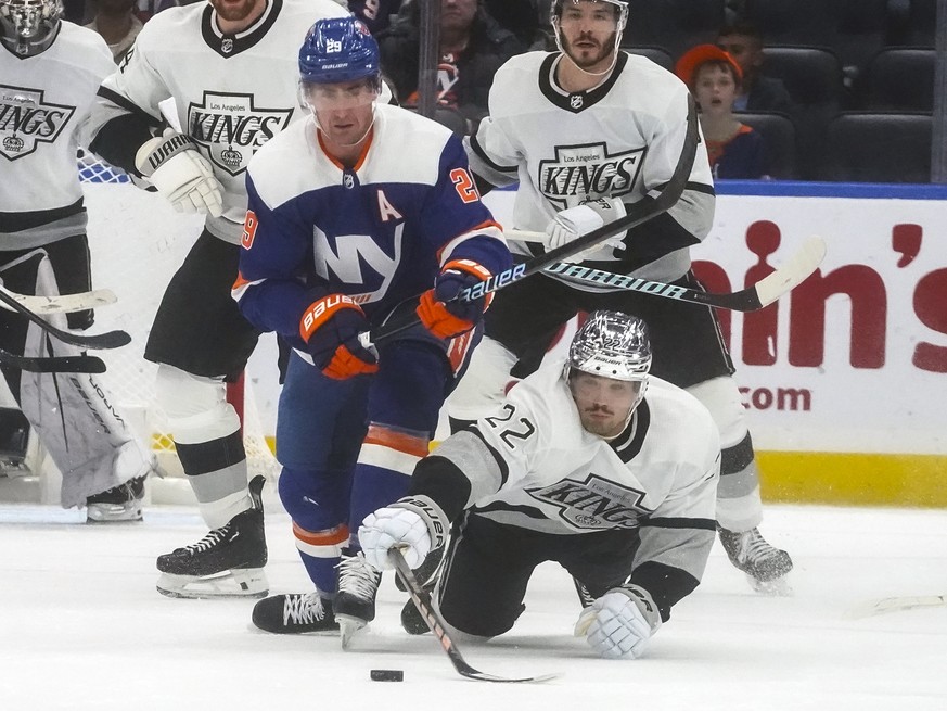 Los Angeles Kings&#039; Kevin Fiala, right, dives for the puck during the third period of an NHL hockey game, against the New York Islanders, Saturday, Dec. 9, 2023, in Elmont, N.Y. (AP Photo/Bebeto M ...