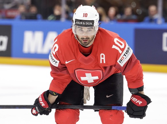 Switzerland&#039;s forward Andres Ambuehl waits a face off, during the IIHF 2023 World Championship preliminary round group B game between Switzerland and Latvia, at the Riga Arena, in Riga, Latvia, T ...