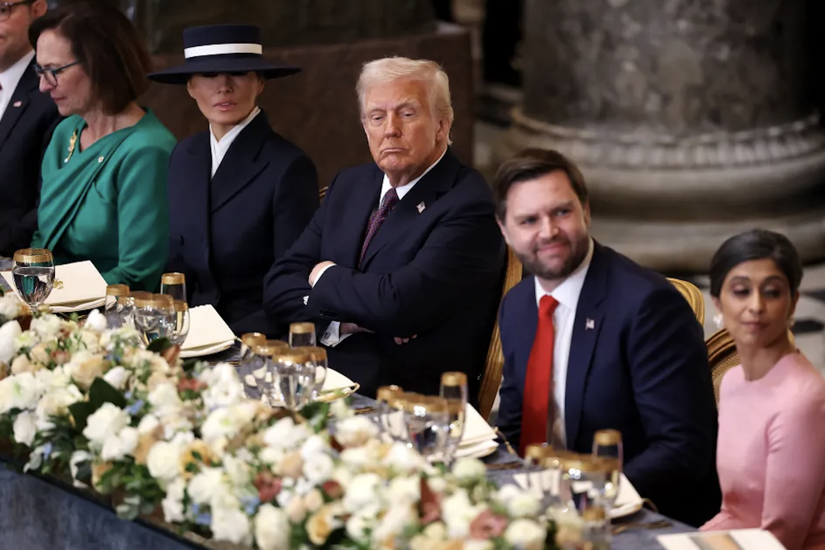 Donald Trump, Melania Trump et JD Vance, lors du déjeuner organisé ce lundi au Congrès.