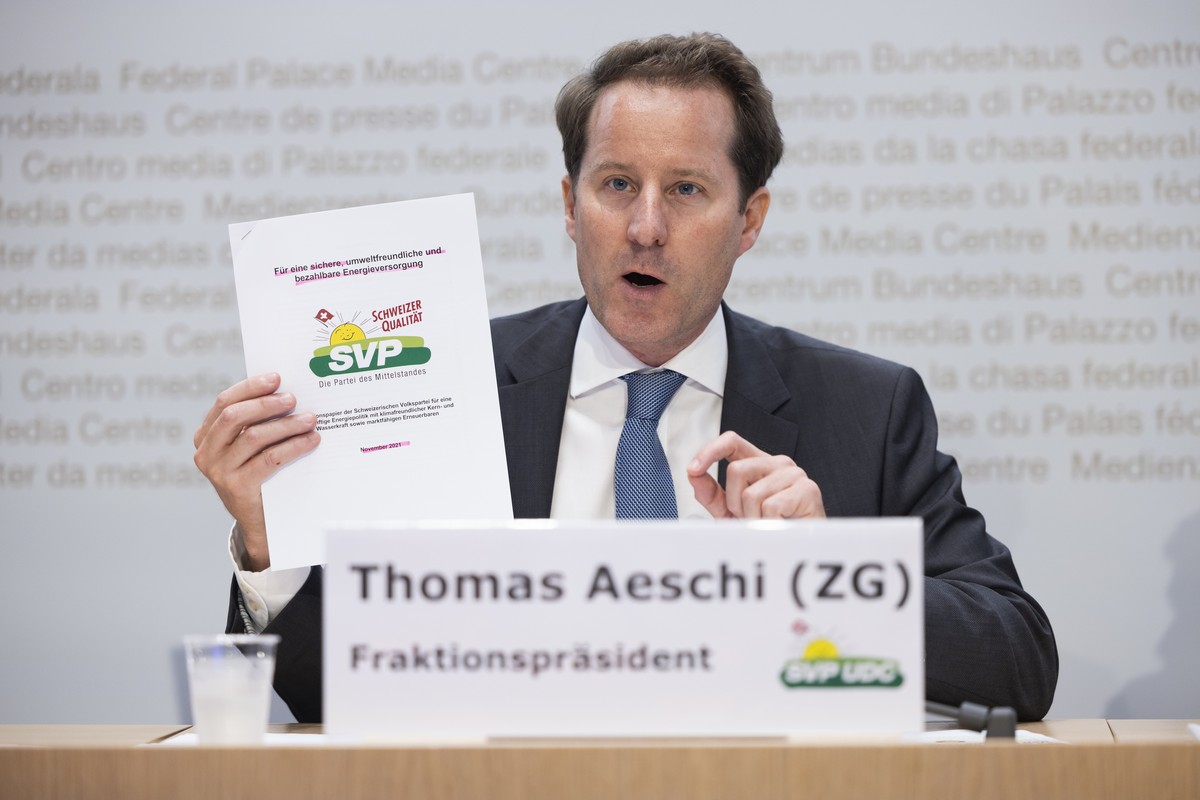 L'UDC Thomas Aeschi accuse Sommaruga de ne pas faire son travail