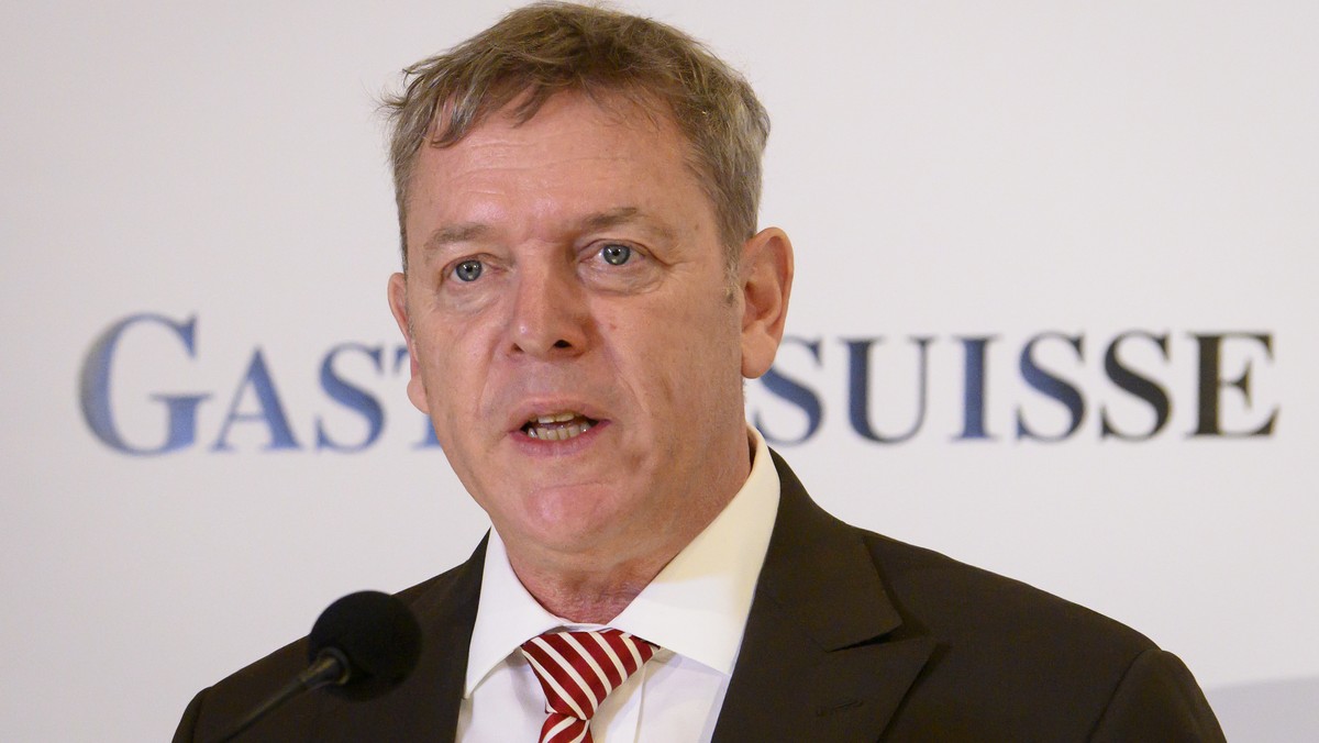 Casimir Platzer, Praesident GastroSuisse, spricht waehrend einer Medienkonferenz zu "Aufhebung der Corona-Massnahmen", am Dienstag, 25. Januar 2022 in Bern. Vereinigungen und Vertreter recht ...