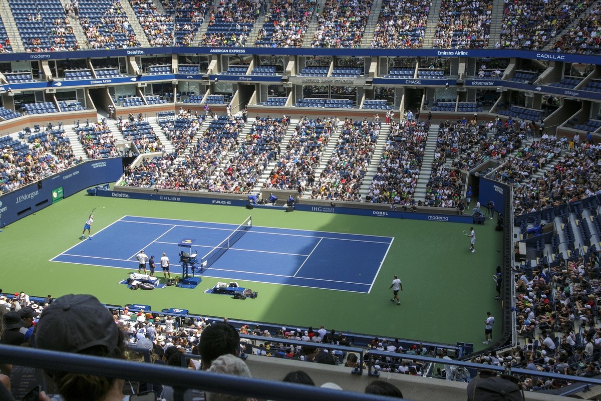 epa10821962 The crowd watches a practice session between Daniil Medvedev of Russia and Novak Djokovic of Serbia during Arthur Ashe Kids' Day at Arthur Ashe Stadium in the USTA National Tennis Cen ...