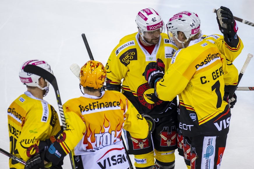 Les joueurs bernois laissent eclater leur joie, lors du match du championnat suisse de hockey sur glace de National League LNA, entre le Geneve Servette HC et le SC Berne, SCB, ce vendredi 25 novembre ...