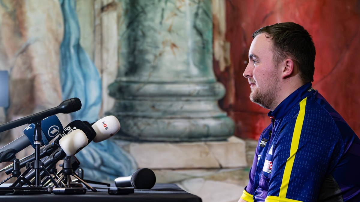 27th December 2023, Alexandra Palace, London, England 2023/24 PDC Paddy Power World Darts Championships Day 10 Evening Session Luke Littler in the press conference, PK, Pressekonferenz after his win a ...