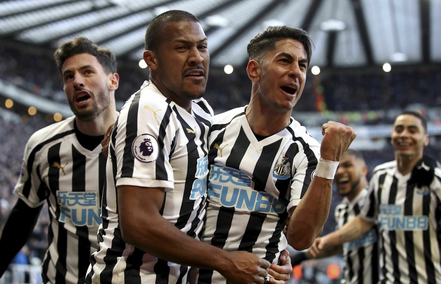 Newcastle United&#039;s Ayoze Perez, right, celebrates scoring against Everton during the English Premier League soccer match at St James&#039; Park, Newcastle, England, Saturday March 9, 2019. (Owen  ...