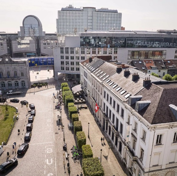 An bester Lage am Place Luxembourg, gleich neben dem EU-Parlament: 57 Beamte arbeiten auf der Schweizer Mission.