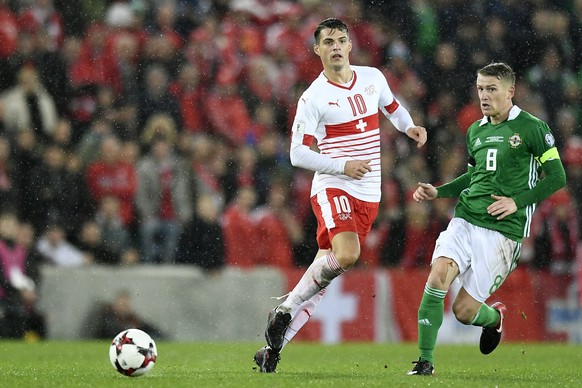 epa06319109 Switzerland&#039;s midfielder Granit Xhaka, left, fights for the ball with Northern Ireland&#039;s midfielder Steven Davis, right, during the 2018 Fifa World Cup play-offs first leg soccer ...