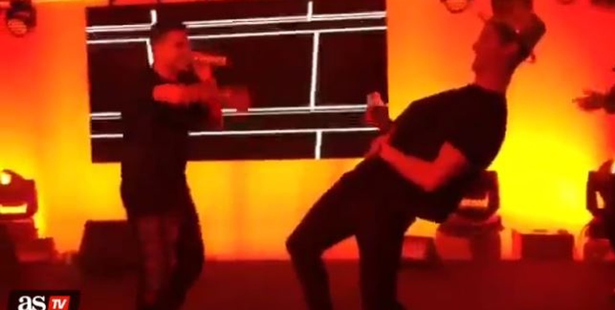 Die besoffene Partymaus Ronaldo kann nicht nur singen, sondern auch ...
