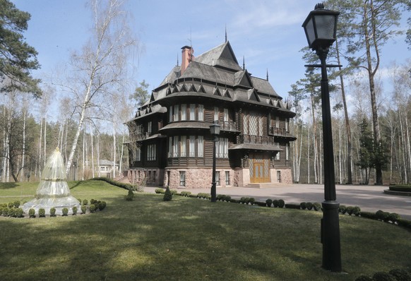 The hunting home of ousted Ukrainian President Viktor Yanukovych&#039;s House in Zalissya, Ukraine, Thursday, April 3, 2014. Interim authorities in Ukraine on Thursday accused Yanukovych&#039;s govern ...