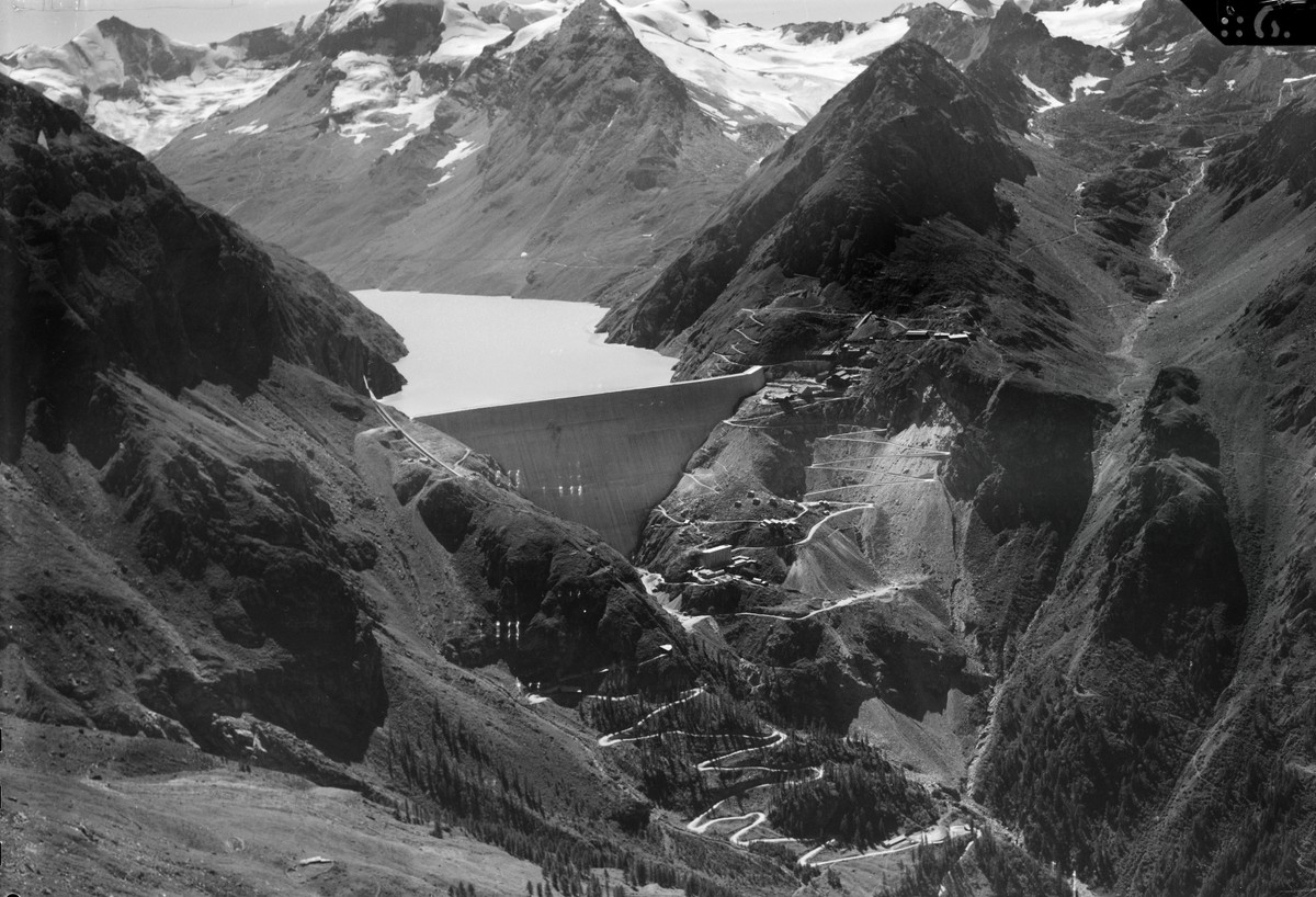 Auch baustatische Berechnungen für den Bau der Grande-Dixence-Staumauer im Wallis liefen über die Z4. Aufnahme von 1962. <i>(bild: eth-bibliothek zürich, bildarchiv / fotograf: comet photo ag (z ...