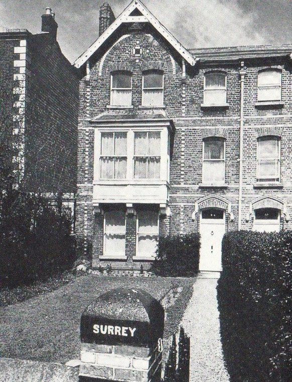 Das Surrey House im Süden Dublins, wo Constance eine Art Kommune einrichtete. Sie nahm in ihrem Haus arme Leute genauso auf wie ihre republikanischen Mitkämpfer. Ihr Mann Casimir, der mehr Künstler al ...