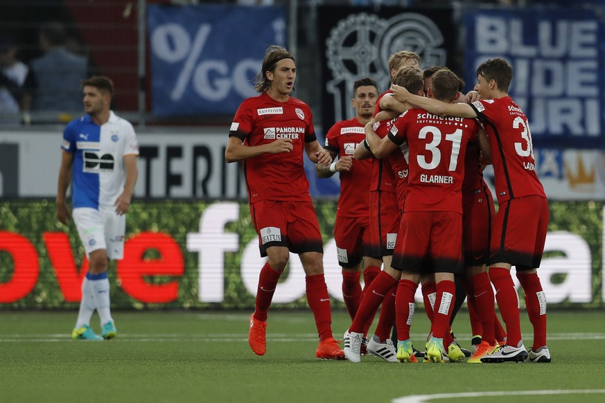 11.08.2016; Thun; Fussball Super League - FC Thun - Grasshopper Club Zuerich: Thuner jubeln nach dem Tor zum 1:1. (Christian Pfander/freshfocus)