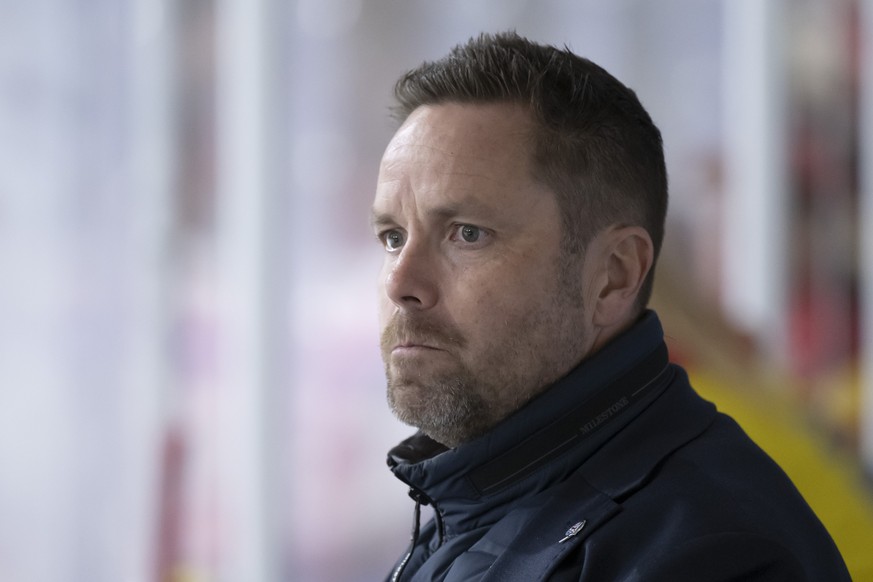 Headcoach Stefan Hedlund (SCRJ) im Qualifikationsspiel der Eishockey National League zwischen dem HC Ajoie und den SC Rapperswil-Jona Lakers in der Raiffeisen Arena in Porrentruy, am Dienstag, 29. Okt ...
