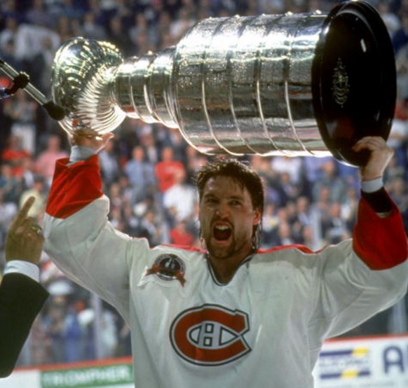 Goalie-Legende Parick Roy 1993 mit dem Stanley Cup.