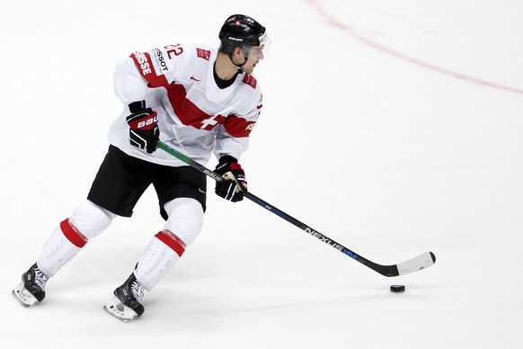 ARCHIVBILD - NINO NIEDERREITER UNTERSCHREIBT FUENFJAHRESVERTRAG BEI MINNESOTA WILD - Switzerland&#039;s Nino Niederreiter drives the puck, during the IIHF 2016 World Championship preliminary round gam ...