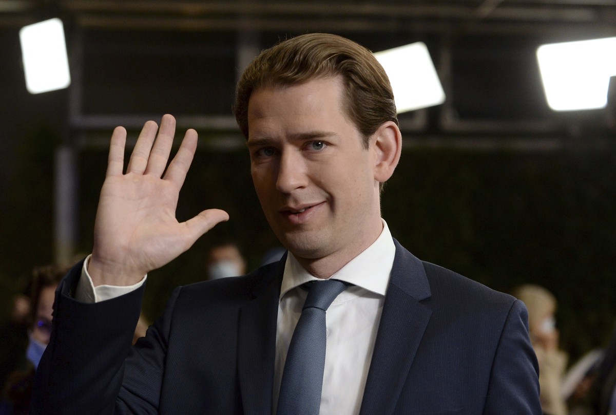 CORRECTS NAME OF MINISTER TO AUSTRIAN CHANCELLOR SEBASTIAN KURZ - Austria's Chancellor Sebastian Kurz waves as he leaves an EU summit in Brussels, Tuesday, July 21, 2020. Weary European Union lea ...