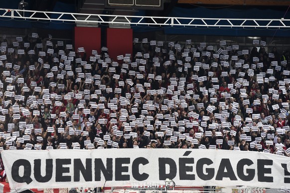 «Quennec, hau ab»: Die Fans von Lausanne mögen Besitzer Quennec nicht.