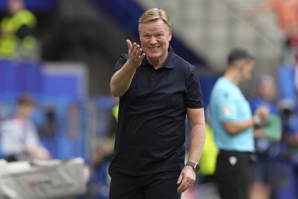 Netherlands' head coach Ronald Koeman gestures during a Group D match between Poland and the Netherlands at the Euro 2024 soccer tournament in Hamburg, Germany, Sunday, June 16, 2024. (AP Photo/S ...