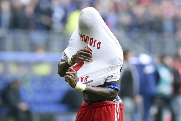 25.04.2015; Hamburg; Fussball 1. Bundesliga - Hamburger SV - FC Augsburg; Schlussjubel Johan Djourou (HSV) (Tim Groothuis/Witters/freshfocus)