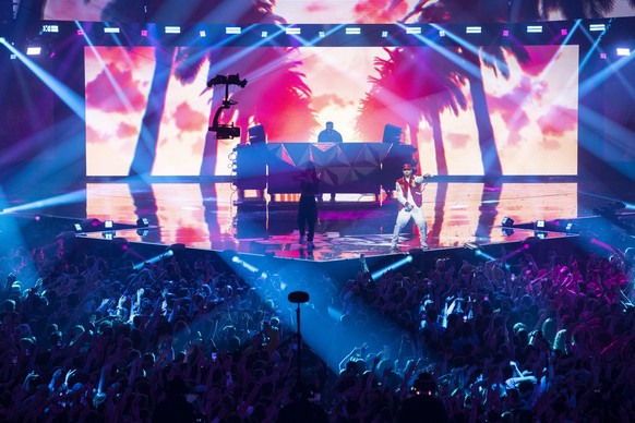 Der Schweizer Rapper Stress unterhaelt das Publikum an der Energy Star Night im Hallenstadion in Zuerich, aufgenommen am Freitag, 19. November 2021 in Zuerich. (KEYSTONE / Ennio Leanza)