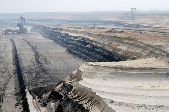 epa07542763 A general view of the Tagebau Garzweiler daylight mine operated by RWE in Erkelenz near Cologne, 02 May 2019. The energy group RWE no longer wants to invest in new coal-fired power plants. ...