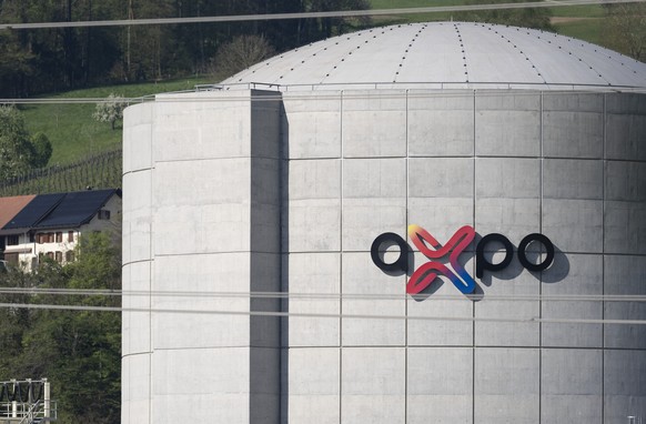 ARCHIVBILD ZUR ABSTIMMUNG IN SCHAFFHAUSEN UEBER DIE AXPO-VERTRAEGE --- Der Kernreaktor Beznau 2 des Kernkraftwerks Beznau mit dem Logo des Energiekonzerns Axpo aufgenommen am Freitag, den 12. April 20 ...