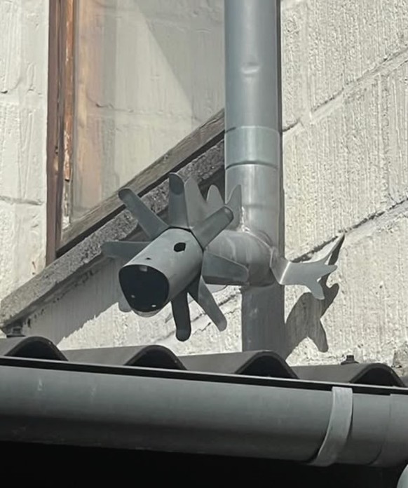 Sexy gutters - sexy Dachrinnen 
https://www.instagram.com/sexygutters/