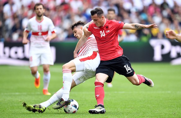 11.06.2016; Lens; Stade Bollaert-Delelis; Soccer Euro 2016 - Albania - Switzerland;
Granit Xhaka (SUI) gegen Taulant Xhaka (ALB)
(Tim Groothuis/Witters/freshfocus)