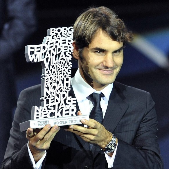 Roger Federer gets the &quot;Number One History Award&quot; at the Swiss Indoors tennis tournament at the St. Jakobshalle in Basel, Switzerland, Tuesday, November 1, 2011. (KEYSTONE/Georgios Kefalas)