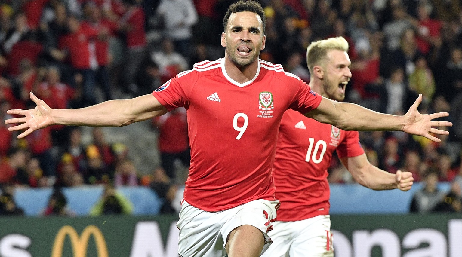 Ekstase bei Wales nach dem 2:1 durch Hal Robson-Kanu im EM-Viertelfinal gegen Belgien.