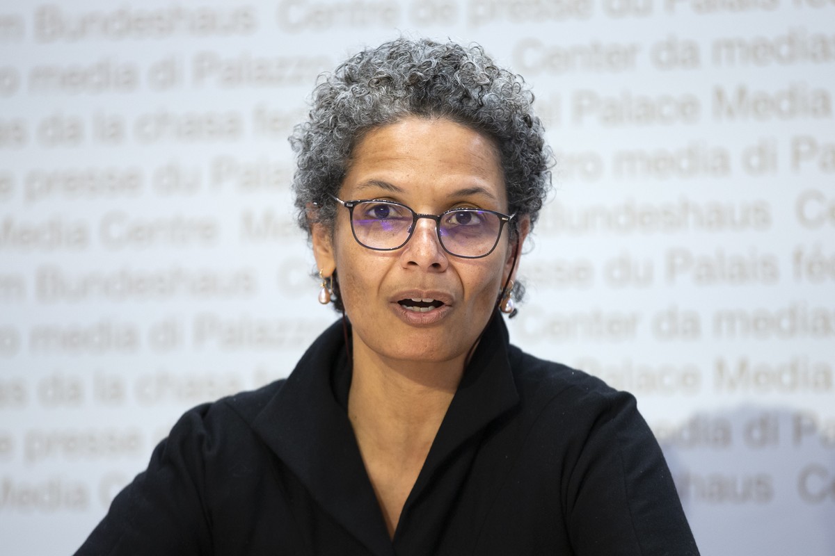 Linda Nartey, Kantonsaerztin Bern, Vizepraesidentin der Vereinigung der Kantonsaerztinnen und Kantonsaerzte, spricht waehrend einer Medienkonferenz zur aktuellen Situation des Coronavirus, am Dienstag ...