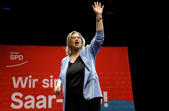 epa09853189 Anke Rehlinger of Saarland&#039;s Social Democrats (SPD), top candidate for the state election for German federal state Saarland, arrives on election day in Saarbruecken, Germany, 27 March ...