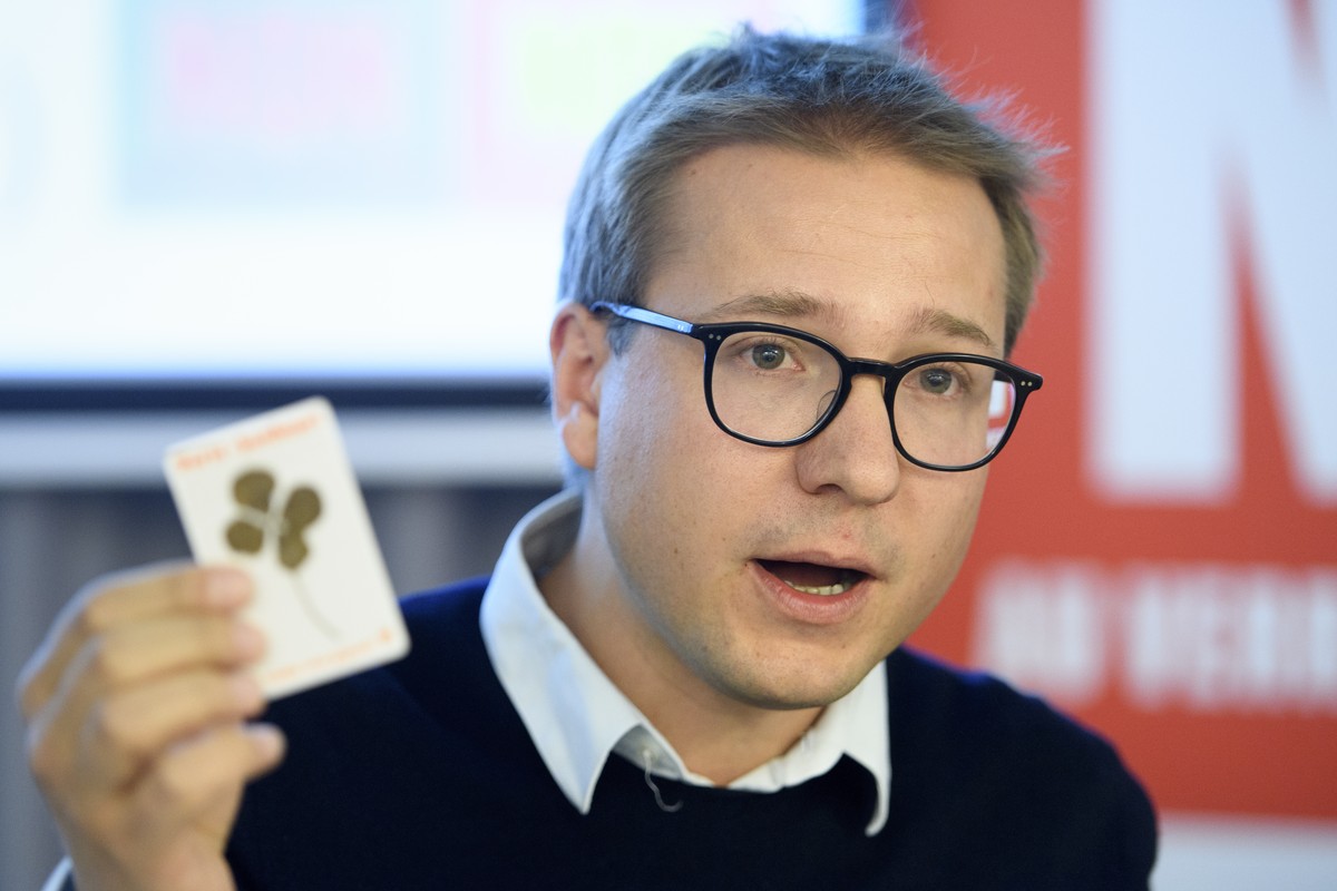 Philippe Nantermod, Conseiller national et Vice-president du PLR Suisse et Copresident du "Comite contre la censure et le verrouillage d'internet" lors de la conference de presse du lan ...
